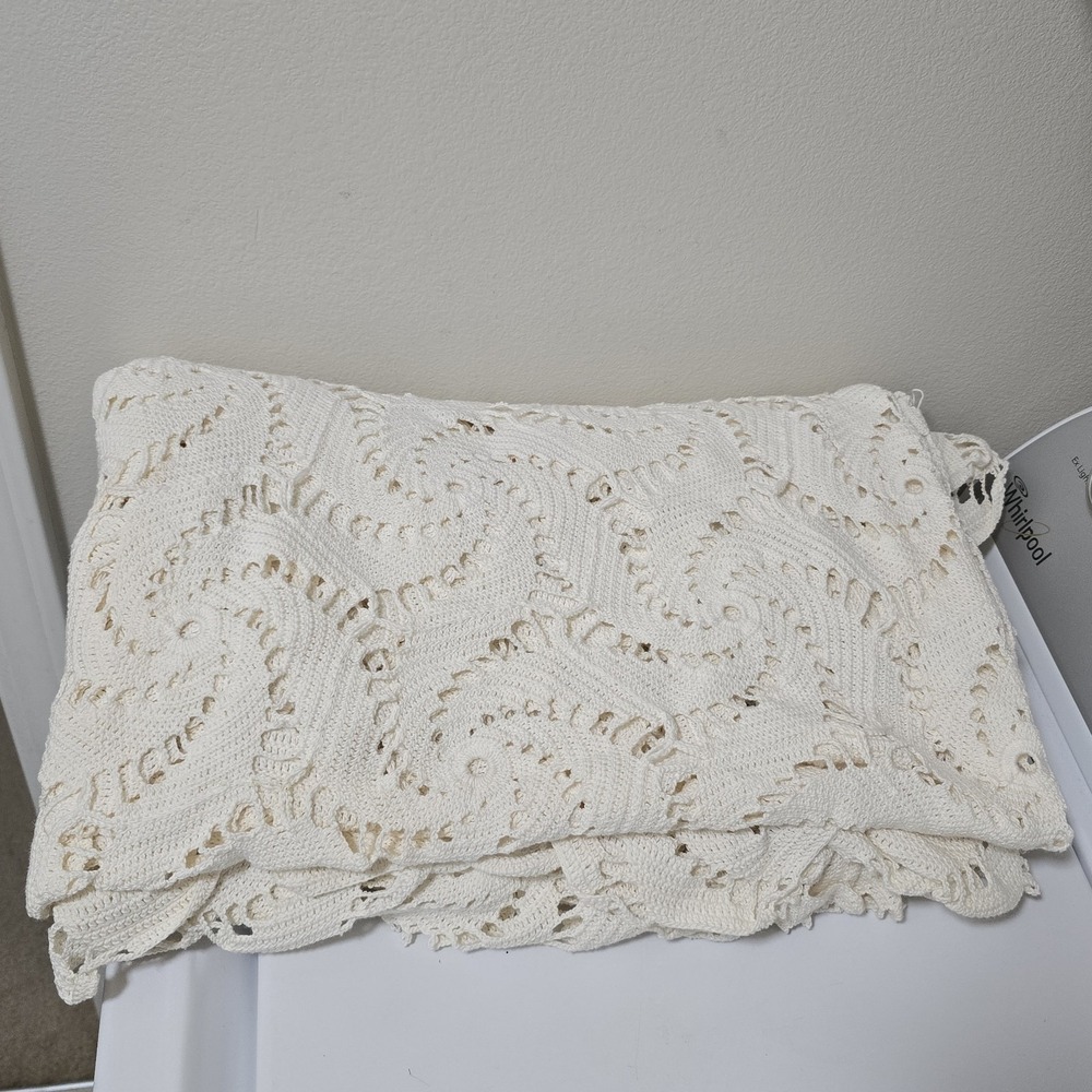 VTG Handmade Crochet Lace Bedspread Spiral Pinwheel Cottagecore 76x86 Full Queen - Picture 16 of 16